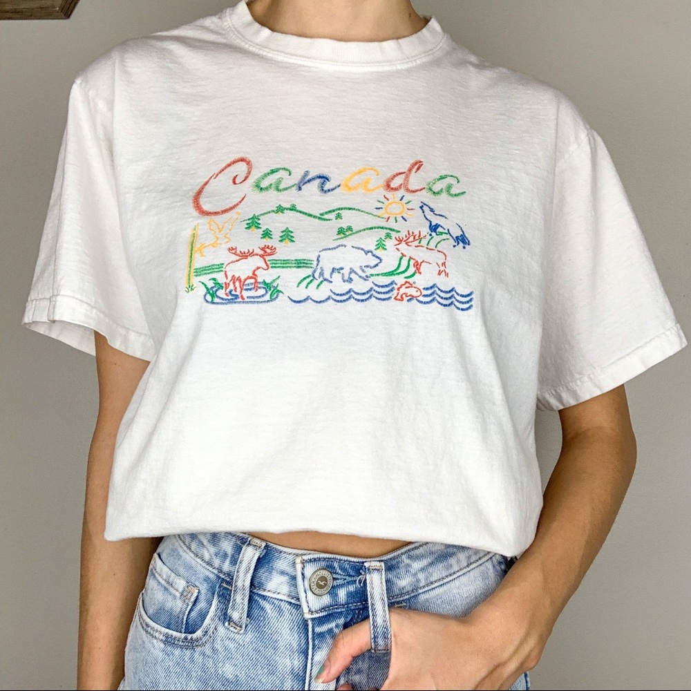 Vintage 90s Canada Colorful Design White T-Shirt